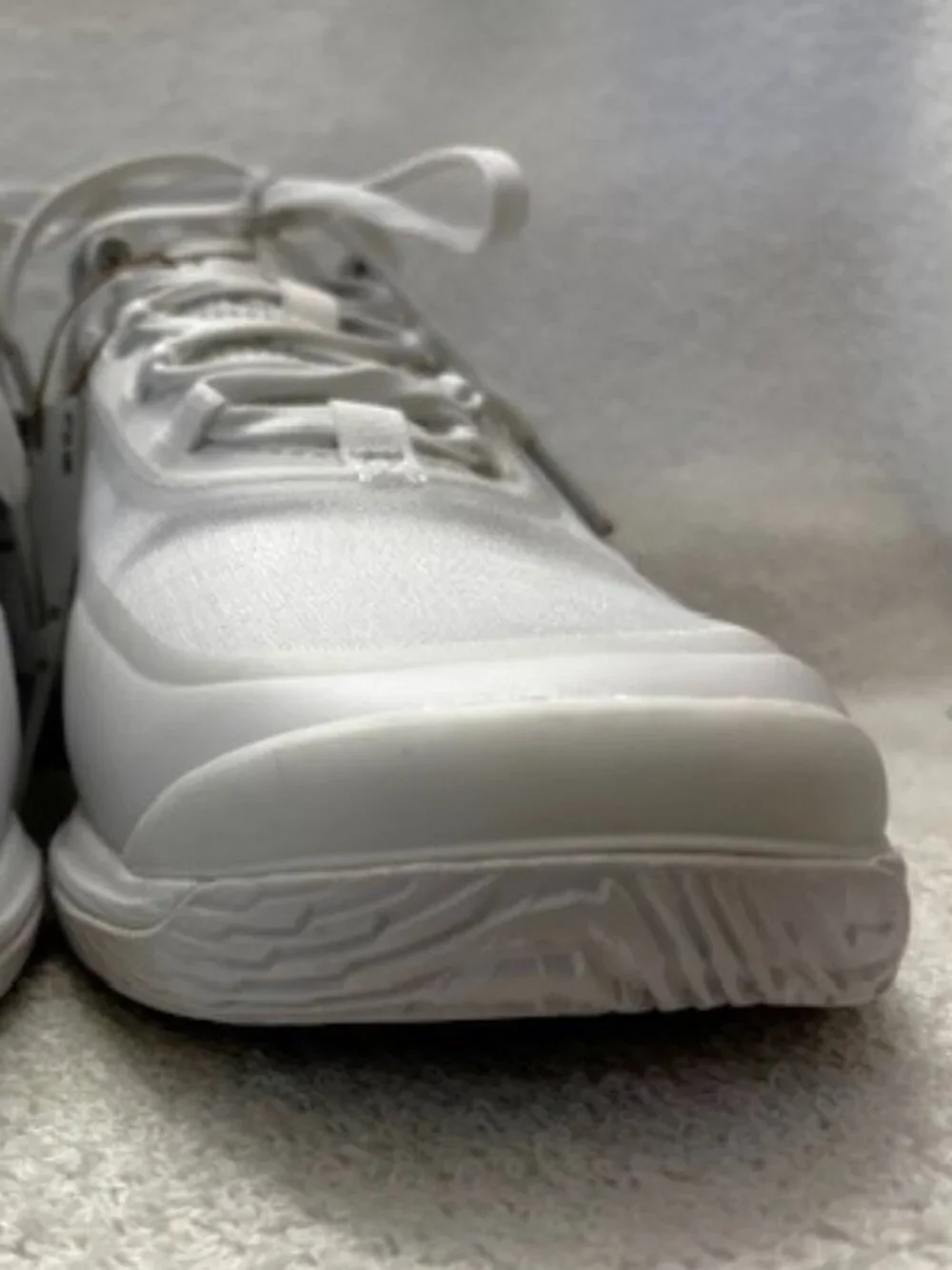 Adidas Avacourt 2 white lace-up tennis shoes NWT Size 8-1/2